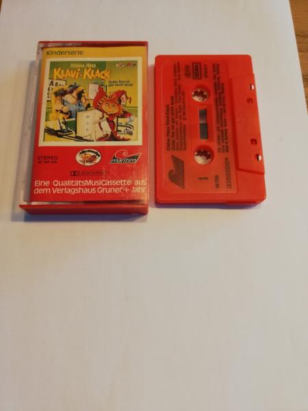 Kleine Hexe Klavi Klack Eine Urlaubsreise Rot mit Schwarzen Druck 48769 NW