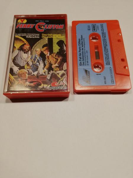 Ein Fall für Perry Clifton Das Geheimnis der weißen Raben Rot mit Blauen Aufkleber 495007-211 Maritim Yps Heft Cover