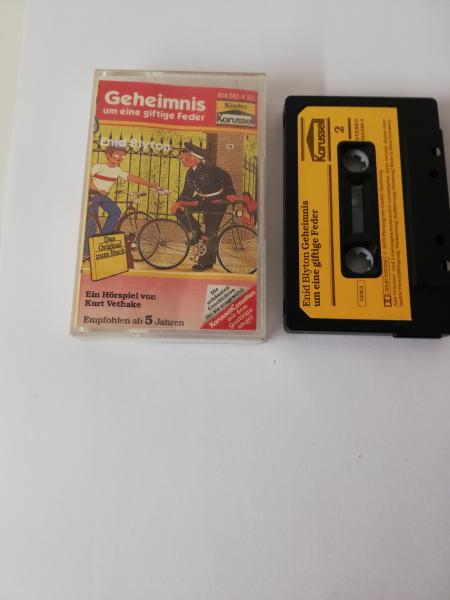 Enid Blyton Geheimnis um eine giftige Feder Schwarz mit Gelben Aufkleber 814342-4 Karussell