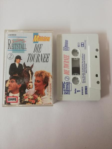 Die Clique vom Reitstall Folge 2 Die Tournee Weiß mit Blauen-Roten Druck 516602.0 Europa