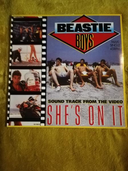 Beastie Boys-She`s on it 1986 Def Jam Recordings Def 6510686 Maxi Single Holländische Pressung NM/VG