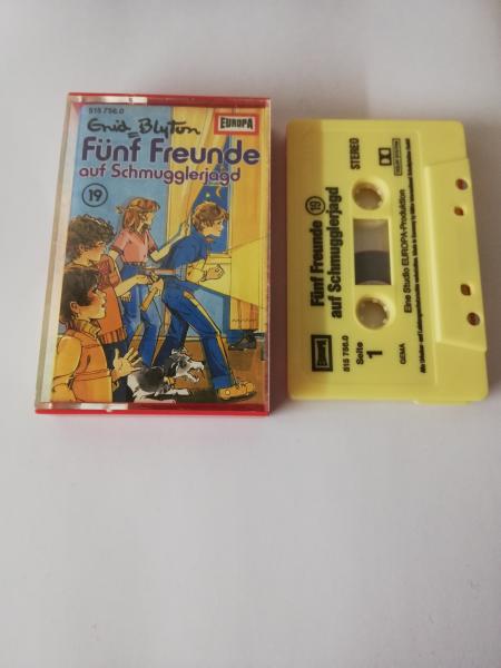 Fünf Freunde Folge 19 auf Schmugglerjagd Gelb 515756.0 (Blau-Oranges Cover) Europa