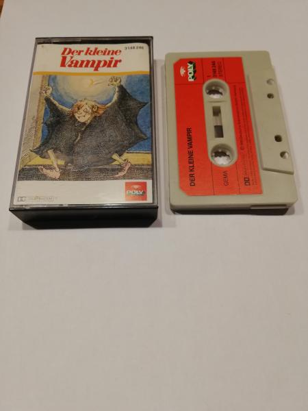 Der kleine Vampir Grau mit Roten Aufkleber 3148246 Poly