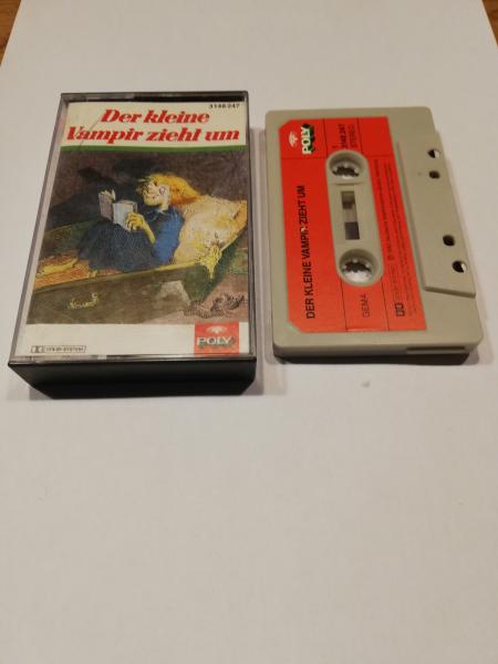 Der kleine Vampir zieht um Grau mit Roten Aufkleber 3148247 Poly