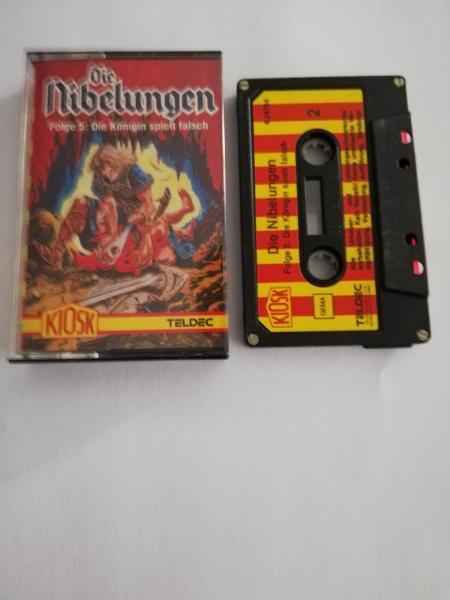 Die Nibelungen Folge 5 Die Königin spielt falsch 4-fach Silber geschraubt  Schwarz mit Rot-Gelben Aufkleber 4.24764 CD Teldec
