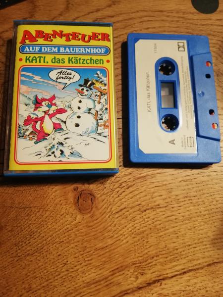 Abenteuer auf dem Bauernhof Folge 4 Kati, das Kätzchen Blau mit Weißen Aufkleber MJ11504