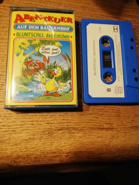 Abenteuer auf dem Bauernhof Folge 7 Bluntschli, das Entchen Blau mit Weißen Aufkleber MJ11507