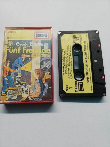 Fünf Freunde Folge 9 im alten Turm 5-fach Silber geschraubt Schwarz mit Gelben Aufkleber 515698.0 Europa Kassettencover Seite 1 und Innencover beschrieben