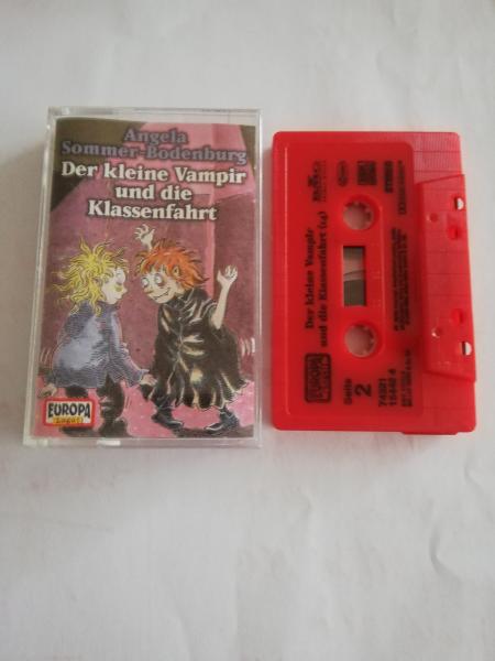 Der kleine Vampir Folge 14 und die Klassenfahrt Rot mit Schwarzen Druck 7432115442 4 Europa