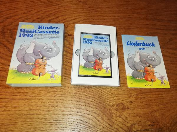 Spielen und Lernen 1992 Schwarz mit Weißen Druck F-4204 incl Liederbuch im Pappschuber