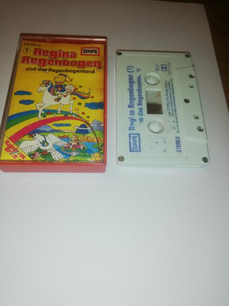 Regina Regenbogen Folge 1 und das Regenbogenland 5-fach Silber geschraubt Weiß Blau 515231.3 Europa(Innencover beschädigt+beschrieben, Schrift auf Seite 1 der MC verblasst)           n)