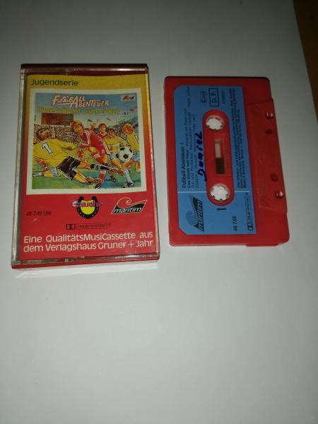 Fußball-Abenteuer 1 Uwe träumt vom Pokal Rot mit Blauen Aufkleber 48749 UW Maritim(Seite 1 der MC und Innencover beschrieben)