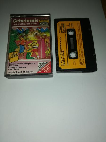 Geheimnis um ein Haus im Walde Enid Blyton Schwarz mit Gelben Aufkleber 3475041 Karussell