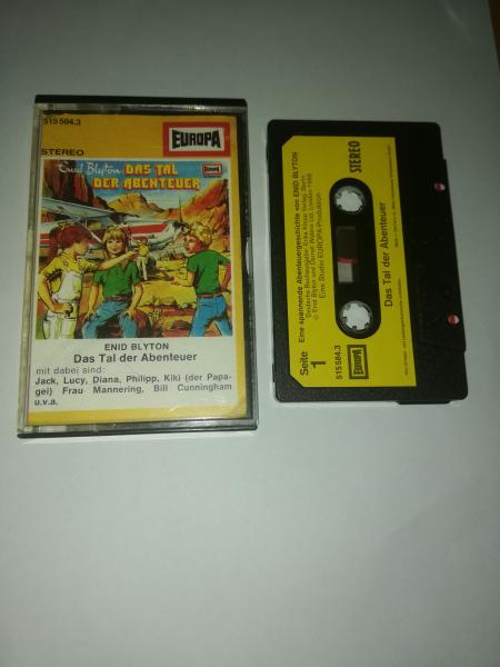 Enid Blyton Das Tal der Abenteuer Schwarz mit Gelben Aufkleber 515584.3 Europa(Innencover minimal bemalt)