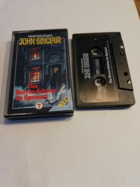 Geisterjäger John Sinclair Black Edition Folge 7 Das Horror-Schloss im Spessart Schwarz mit Weißen Druck MC1130 SPV                                                                                               2000 MC 1101 SPV