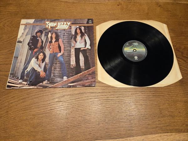 Thin Lizzy – Fighting 1975 	Vertigo – 6360 121 Deutsche Pressung VG/VG+