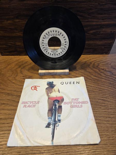 Queen – Bicycle Race / Fat Bottomed Girls 1978 	EMI – 1C 006-61 846, EMI Electrola – 1C 006-61 846 Deutsche Pressung VG/VG(Cover beschrieben)