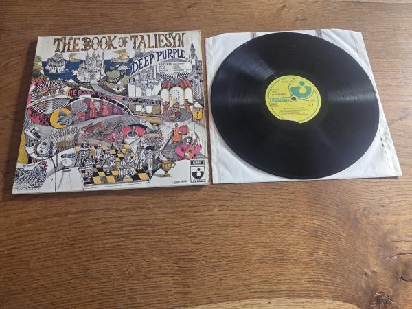 Deep Purple The book of Taliesyn 1969 Harvest 1C 062-04 000 Deutsche Pressung VG+/VG+(Aufkleber auf Label)