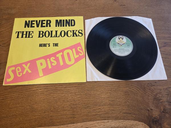 Sex Pistols Never Mind The Bollocks Here`s The Sex Pistols 1977 Virgin Records 25593 XOT Deutsche Pressung VG/VG+