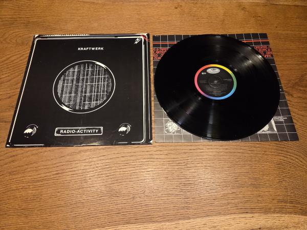 Kraftwerk Radio-Activity1976 Capitol Records 1A 038-1575021 Europäische Pressung VG+/VG+