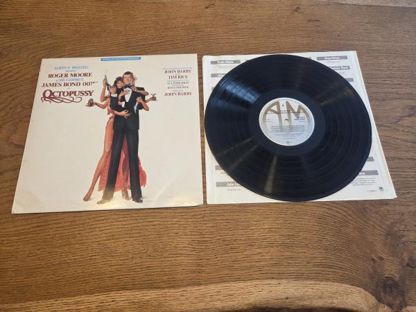James Bond Octopussy (Original Motion Picture Soundtrack) John Barry 1983 Label: A&M Records – AMLX 64967 Holländische Pressung NM/VG