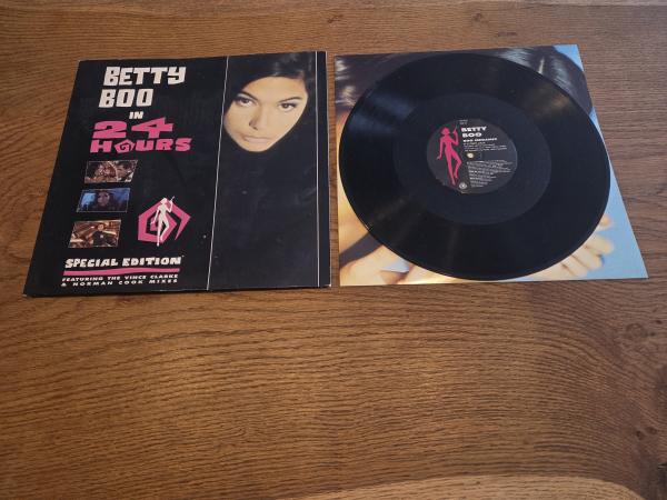 Betty Boo – 24 Hours (The Remixes) 1990 Rhythm King – LEFT R45T UK Pressung NM/VG