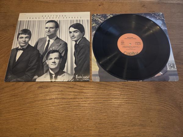 Kraftwerk Trans Europa Express Capitol Records – 3C 064-82306 Italienische Pressung NM/VG- (Rückcover mit Riss)