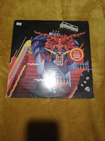 Judas Priest Defenders of the Faith 1984 CBS 25713 CB 281 VG/G (Cover mit Aufkleber auf der Rückseite versehen)