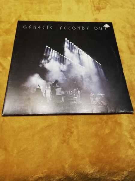 Genesis Seconds out 1977 Charisma 6641697 9199263 Deutsche Pressung VG+/VG-(leichter Abriss oben links)