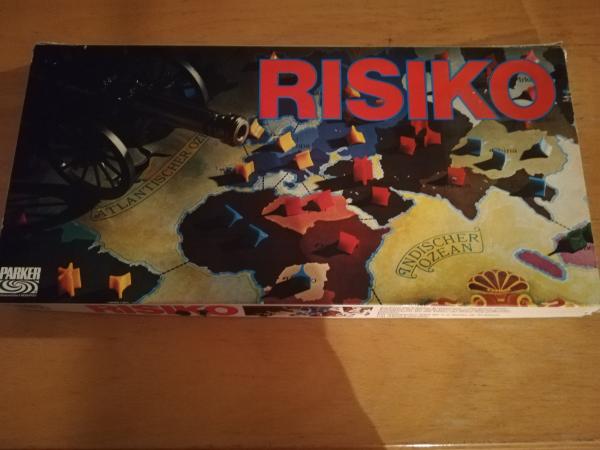 Risiko Artikelnummer 6011076 von Parker aus dem Jahre 1975 komplett im Top Zustand(Karton mit Gebrauchsspuren)