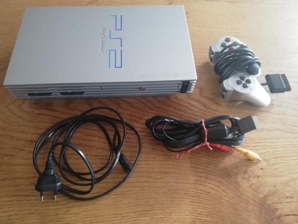 Playstation 2 Fat Silber mit einem Controller und kompletten Kabel