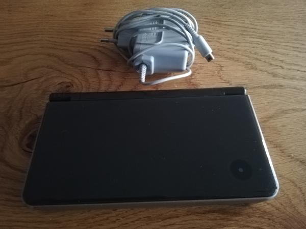 Nintendo DS XL Schwarz/Bronze Model UTL-001(EUR) mit Ladekabel