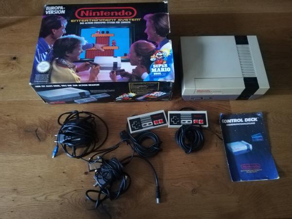 Nintendo NES Europa-Version incl Kabeln, 2 Controller, Anleitung und Originalverpackung (Ohne Spiel und Styropor)