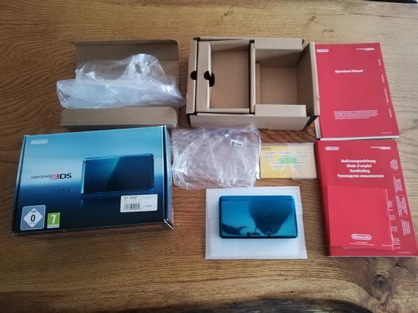 Nintendo 3DS Aqua Blau in Originalverpackung mit allen Beipackzetteln, Pappen und Folien