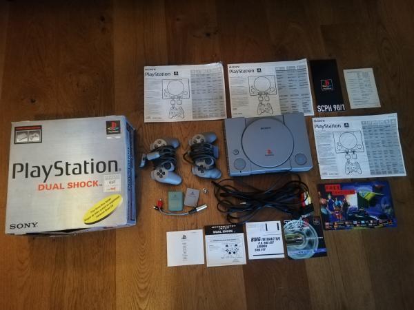 Playstation 1 Set Dual Shock noch unbespielt mit allen Controllern und Zubehör mit OVP