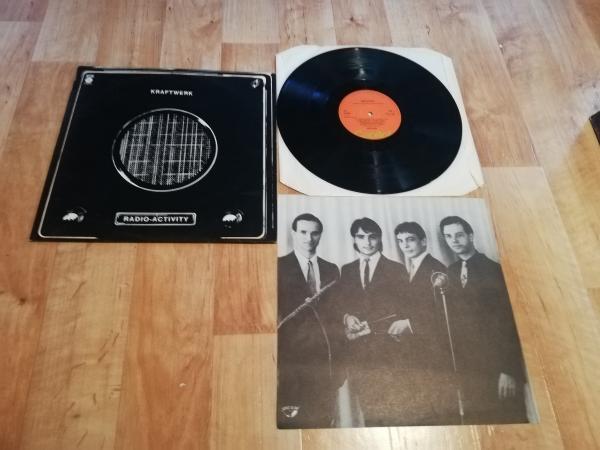 Kraftwerk Radio-Activity 1975 EMI Capitol Records E-ST 11457/ OC 062 82087 UK Pressung VG/VG+