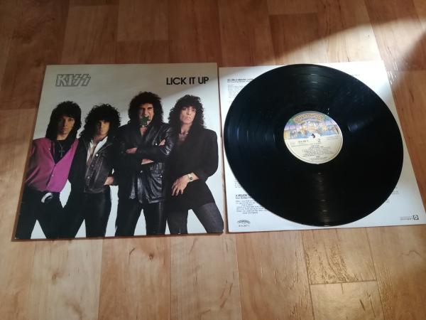 Kiss Lick it up 1983 Casablanca 814297-1 Holländische Pressung VG+/VG+