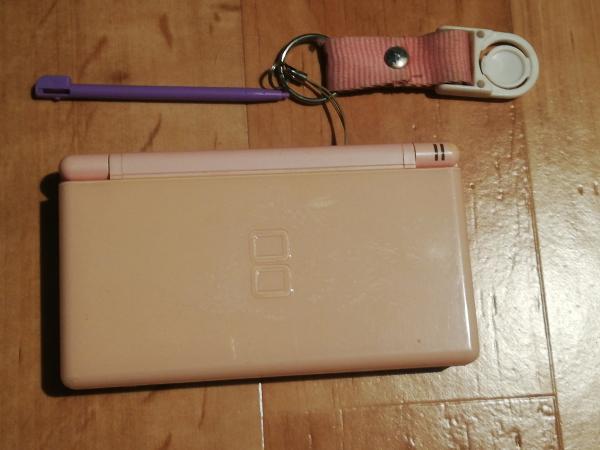 Nintendo DS Lite Rosa Model No. USG 001 mit Stift ohne Ladekabel(Vollfunktionstüchtig getestet)
