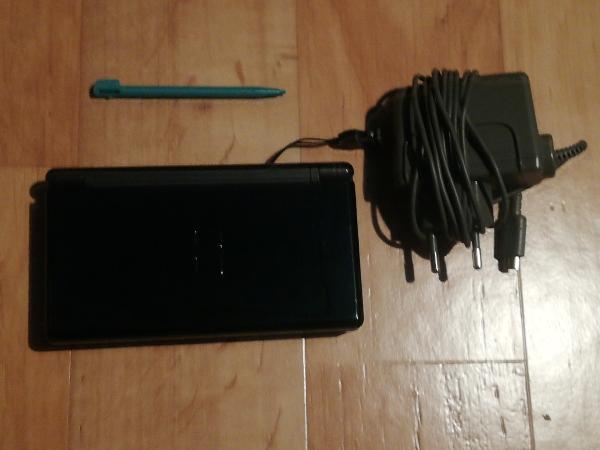 Nintendo DS Lite Schwarz Model No. USG 001 mit Ladekabel und Stift