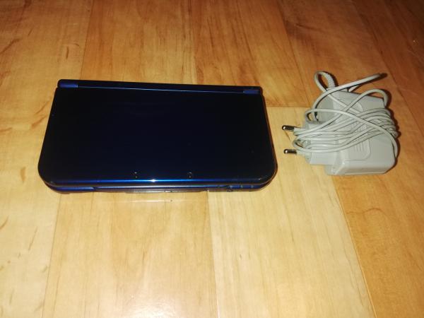 Nintendo 3 DS XL Blau Metallic mit Ladekabel