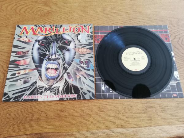 Marillion-B`Sides Themselves 1988 EMI 1C 038 157734 1 Europäische Pressung VG+/VG-(Abriss Frontcover oben rechts)