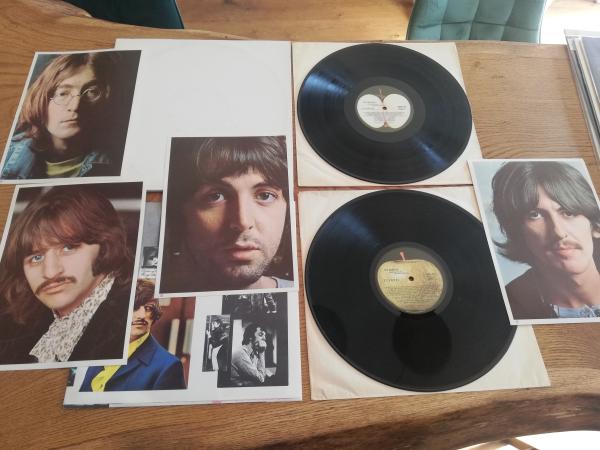The Beatles White Album 1970 Apple Records SWBO-101 US Pressung  Doppel LP VG+/VG+(incl Poster und Karten)